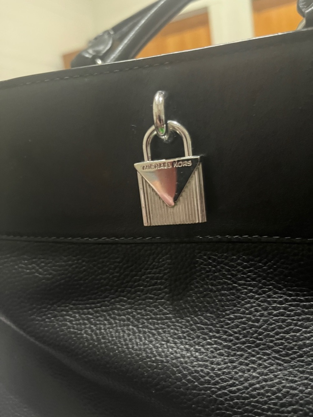 TODAY ONLY $39
LIKE NEWMICHAEL KORS SATCHEL Perfect Condition used couple times - Picture 4 of 10